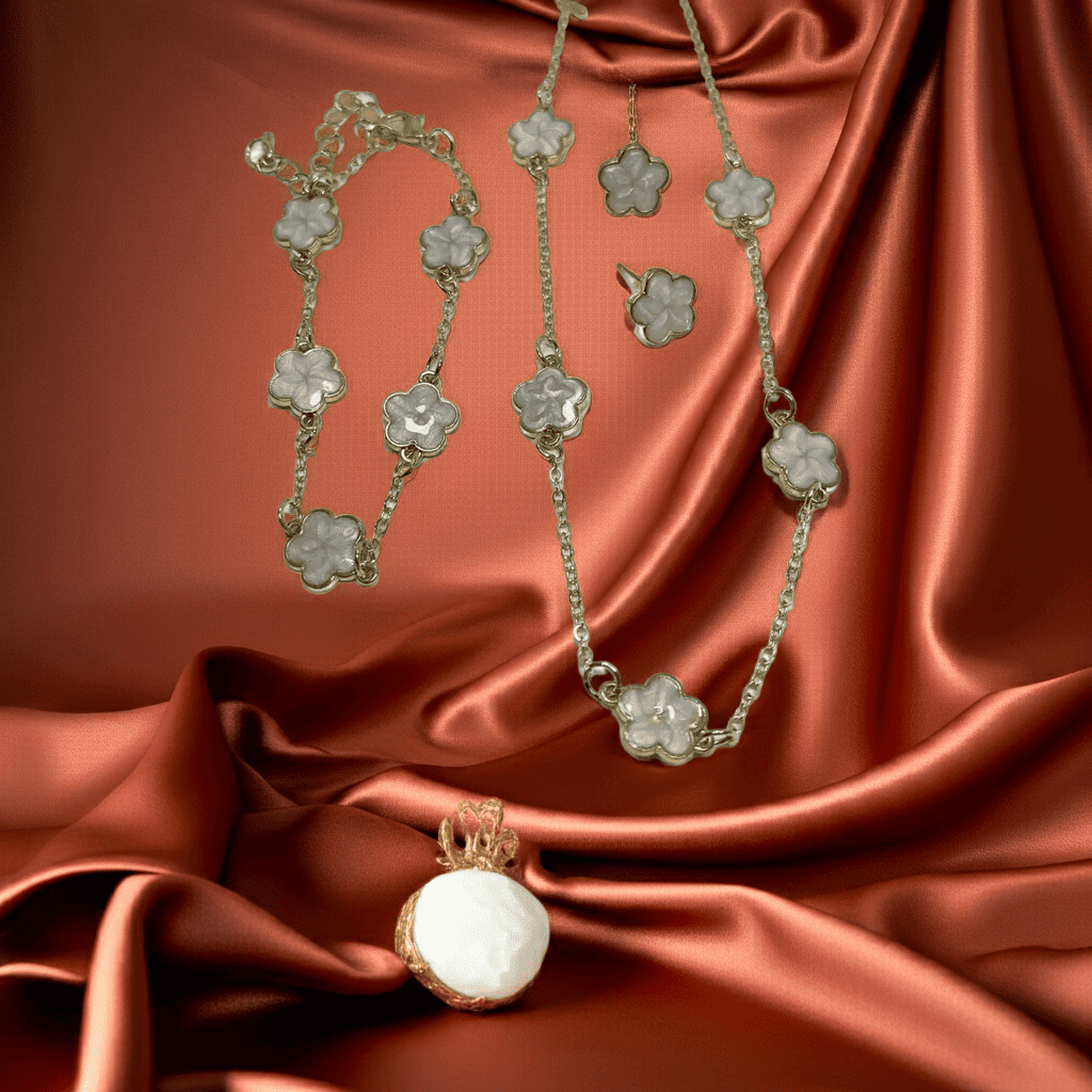 5-Flower White Clover Jewelry Set – Necklace, Bracelet & Stud Earrings