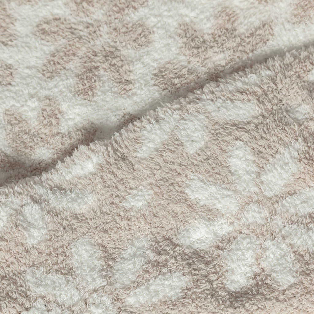 Daisy Print Blushing Beige and White Extended Throw