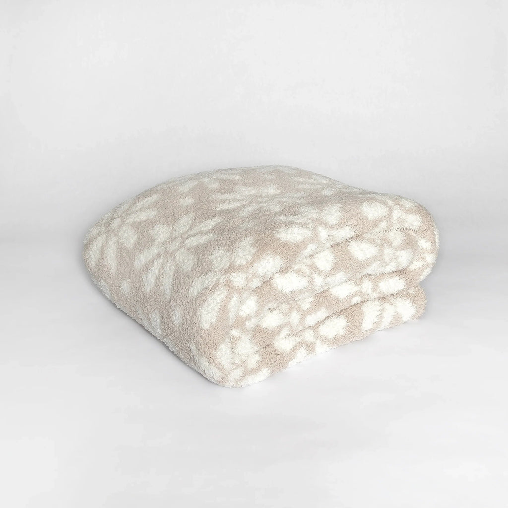 Daisy Print Blushing Beige and White Extended Throw