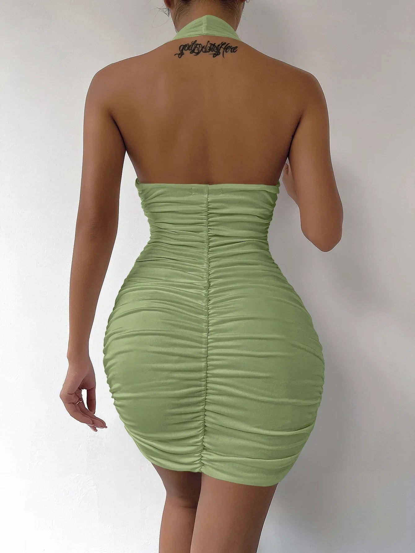 Mini Robe Halter Dos Nu – Décolleté Plongeant – Clubwear Femme – Aero Ladies