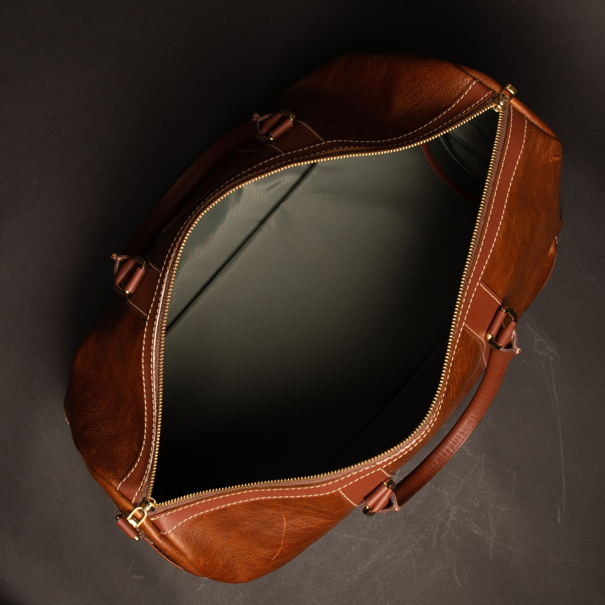 Sac Duffle Shield – Cuir Pleine Fleur Fait à la Main au Canada – Garanti à Vie – NAB Leather